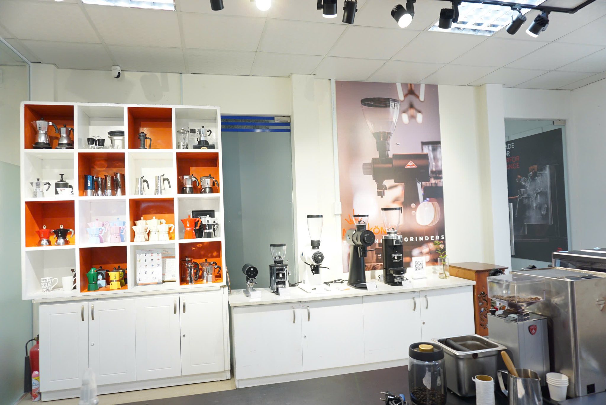 Showroom máy pha cà phê HCM của ProCaffe trưng bày đa hạng các sản phẩm