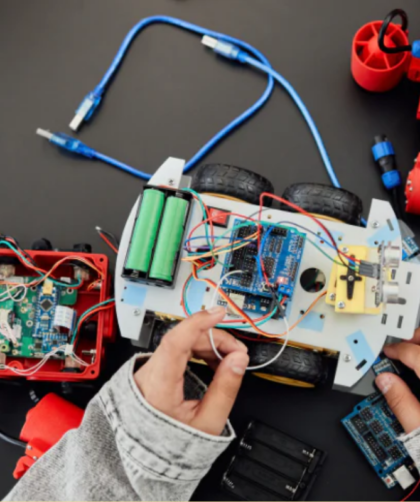 nen-cho-be-hoc-robotics-hay-lap-trinh-truoc