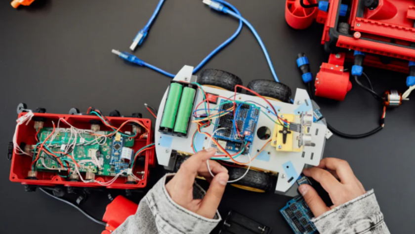 nen-cho-be-hoc-robotics-hay-lap-trinh-truoc