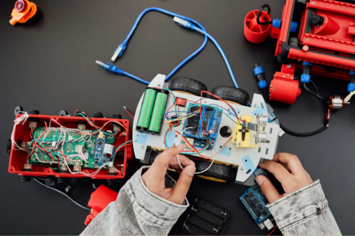 nen-cho-be-hoc-robotics-hay-lap-trinh-truoc